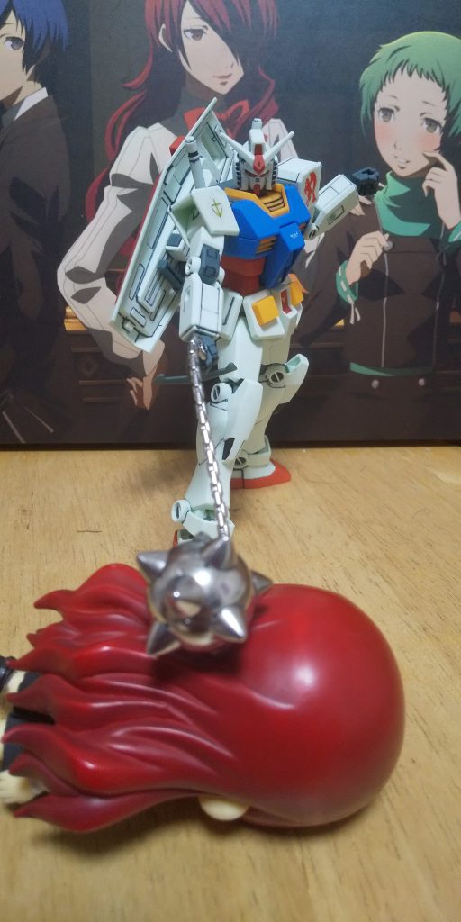 :ガンダムハンマーだ。通称 破○鉄球！この武器でコムのザクに直撃させて撃破してたな。後はベルファストでのコーカ・ラサのゴッグとの戦闘でも使用してたな。…！おいこら！私に叩きつけるな！！💦