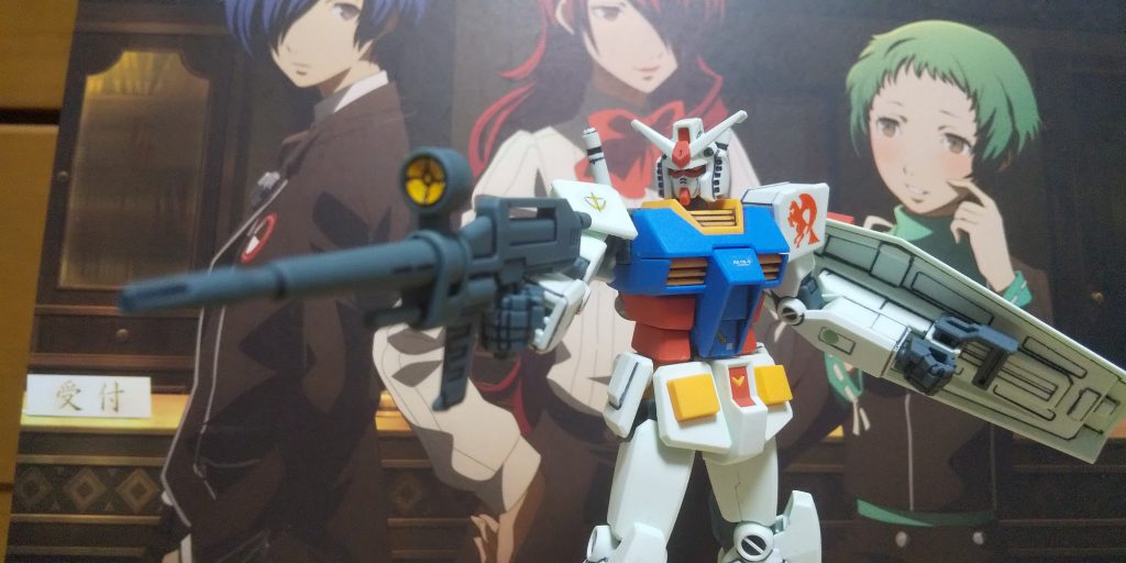 :ガンダムの武装は全部は付属だ。Bライフルだ。スコープも色分けされてないのでガンダムイエローで塗り、乾燥後はすみ入れだ。