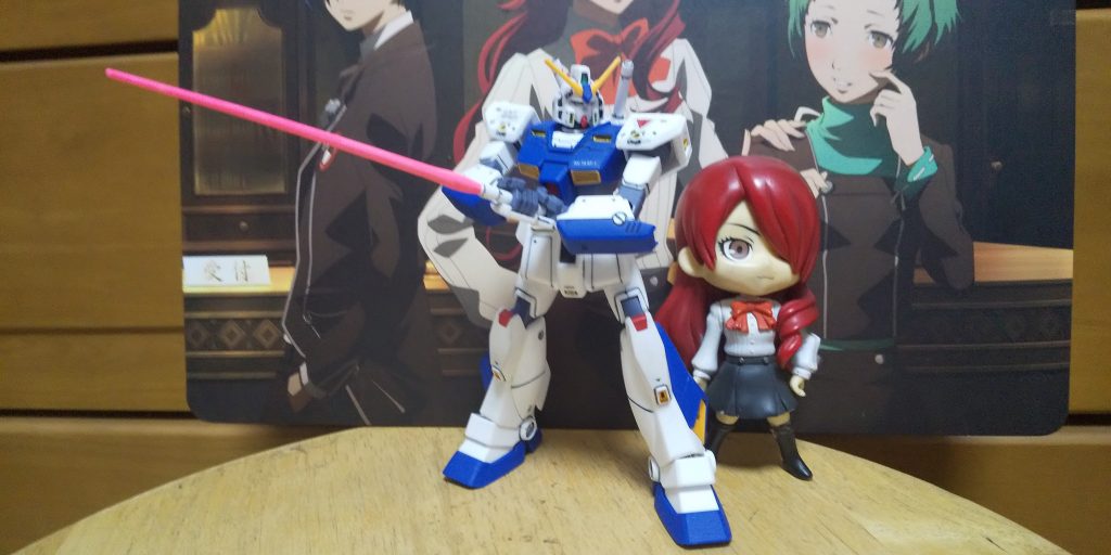 :Bサーベルだ。Bサーベルは刃とグリップの一体化の一色の部品なので刃に蛍光Pで塗ってみた。いい感じだ。