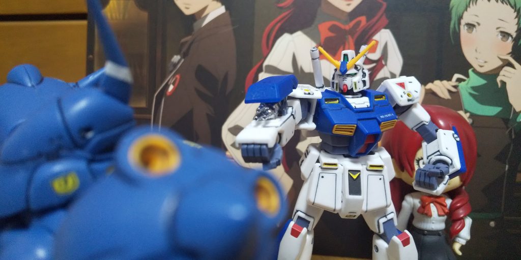 :両腕のガトリングだ。メッキシルバーで塗ってみた。ケンプファーに搭乗してるパイロットミーシャも蜂の巣に恐ろしい…。