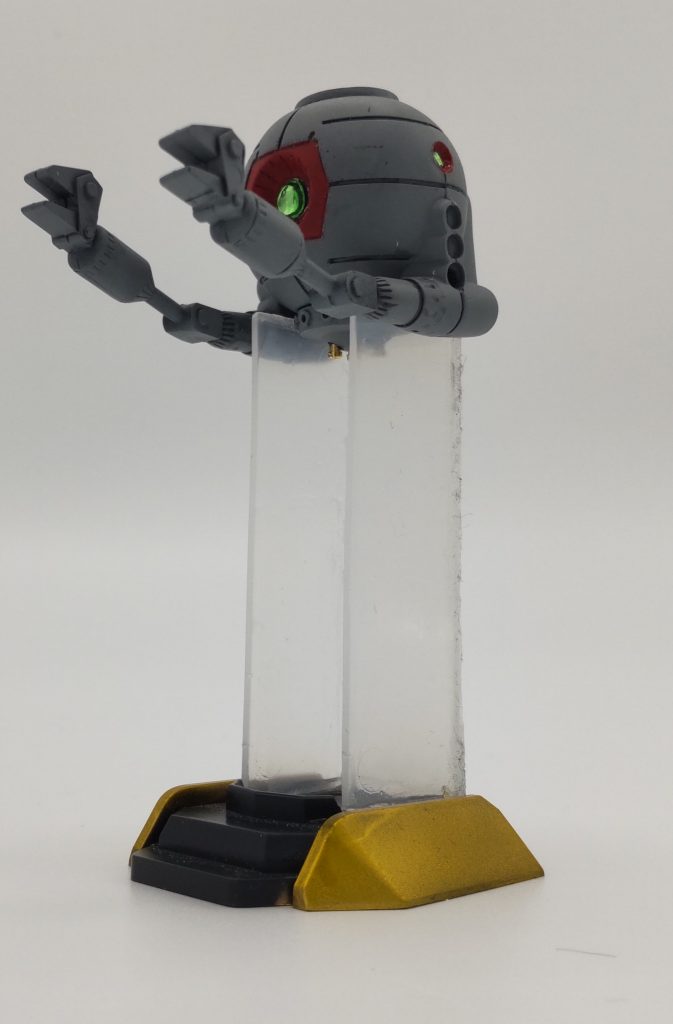 旧キット1/250ボール設定上は、脱出ポッドを兼ねます。接敵時、燃料・ミサイルなどを使用した端からパージし、最終的には、ガンダムヘッドをリアクティブアーマ的な運用とし、ボール本体にて、戦域脱出を図る運用思想となる。台座はzガンダムヘッドの台座に百円ショップで見つけた透明プラ板を箱組してみました。