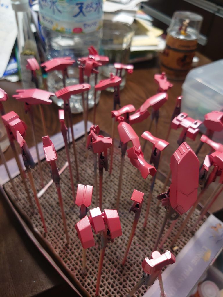 全体にAGパール入りクリアーを振りかけてピンクっぽくします。