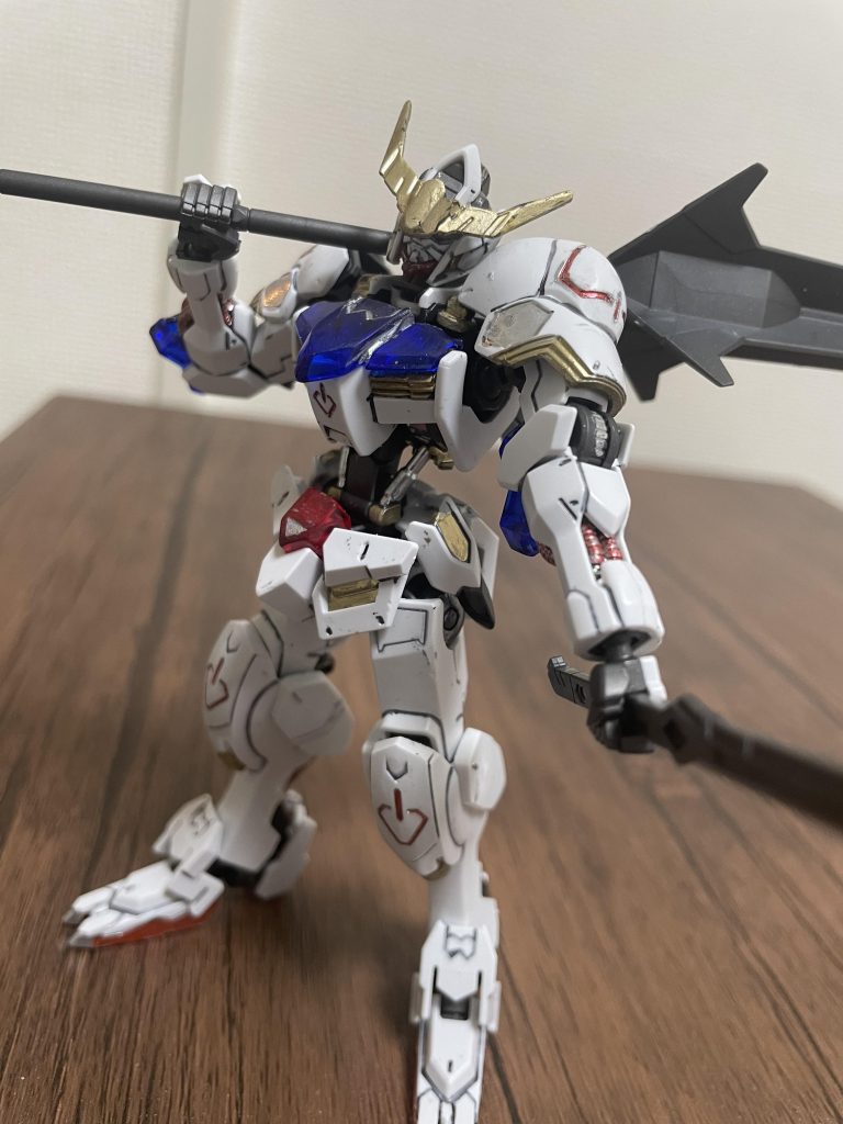 ケーブルとか赤ラインはシールを貼らずにちゃんと塗装してみました！