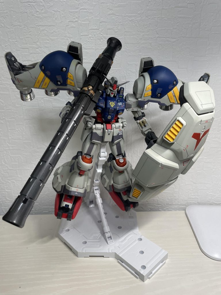 ガンダム作ってる感じはしなかったです。特に足はドム?サザビー?みたいな気分になりながら、作ってましたwwwもうちょっと弄っても良かったかなー、でも次のジャンクが私を待ってる。キット代高いからケチって、塗料とかに回してます(;ω;)最後まで見てくれてありがとうございました。