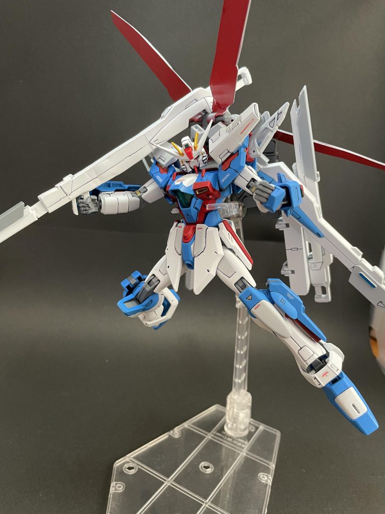 バックパックのサテライトシステムには合計4つのサテライトキャノンを装備