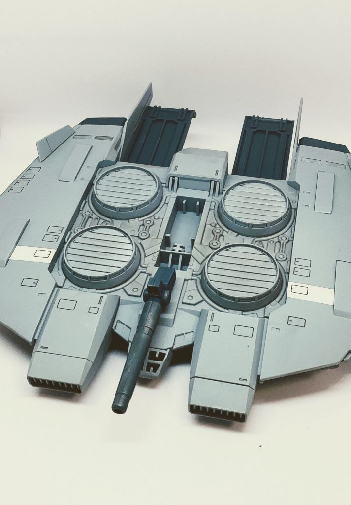 裏もモールドたくさん。ちゃんと塗装したら化けるんでしょうね。