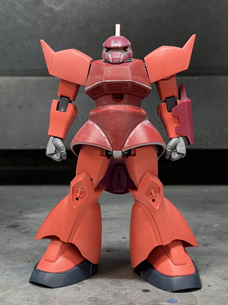 頭部はHGのものがもう壊滅的に自分の好みから外れていたので、旧キットリゲルグ(もとはMSVジョニーゲルググ)に交換。いまだにベストオブゲルググヘッドだと思います。トサカのみHGを使用。