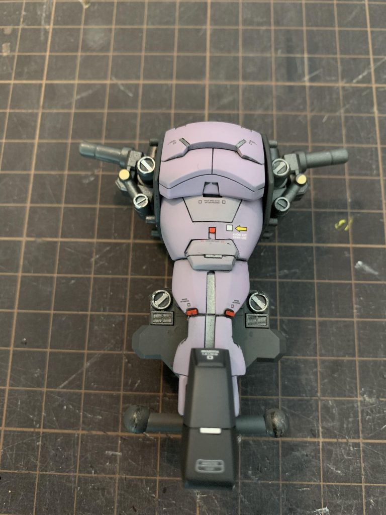 余剰パーツで腹筋風の装甲を制作。ちょっとエヴァンゲリオンみたいですが…。