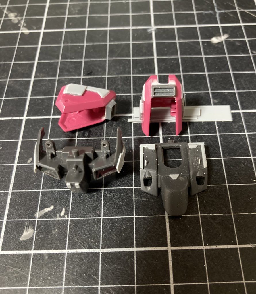 各所にプラ板でディテールアップ。今回はスジボリよりも多いです。