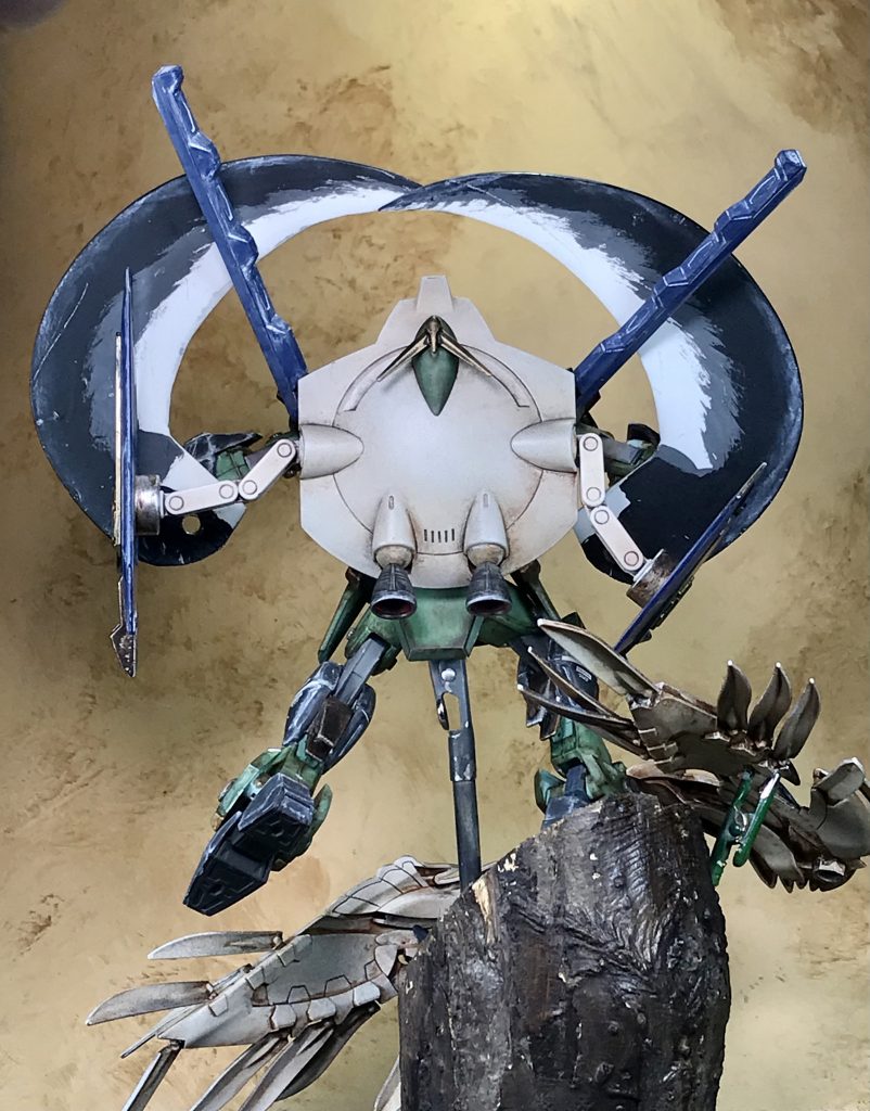 背面風袋の裏側は刃物状に塗装しています。鎌の色の付け方は鬼滅の音柱の日輪刀を参考にしたのでマンガ調に仕上げいます。