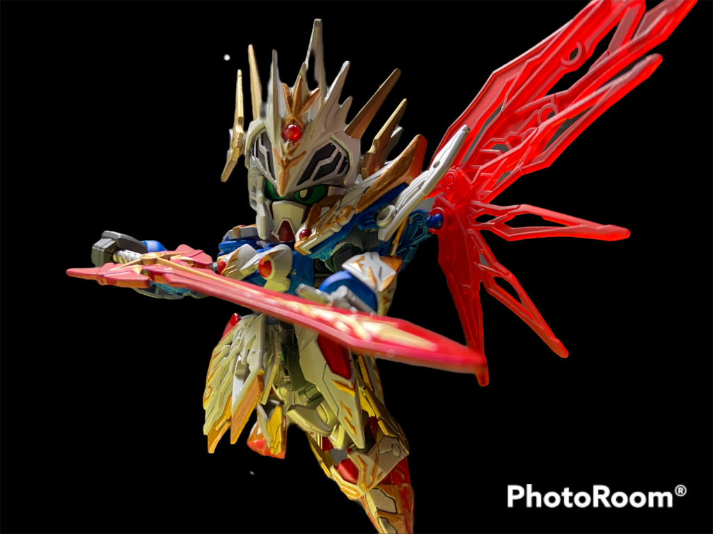 元は「何か」とひとつの存在だった？…という予感を演出したかったので、片翼のナイトにしてみました。