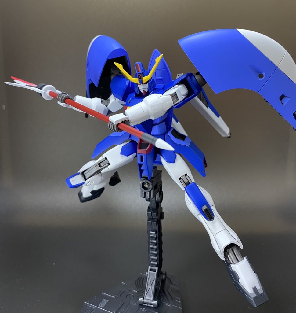 両肩のバインダーが割と重く、自重で肩が下がるので、ボールジョイントの径は大きめの物を使用しています。