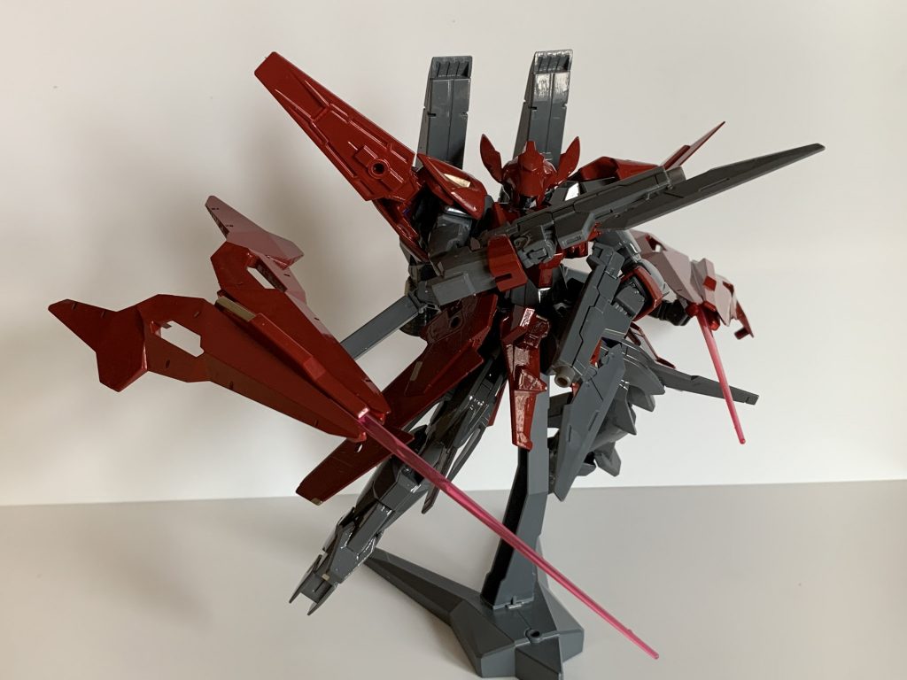 敵集団に吶喊した後は両手のE.R.B.Aとビームサーベルを用いた白兵戦で無双します。