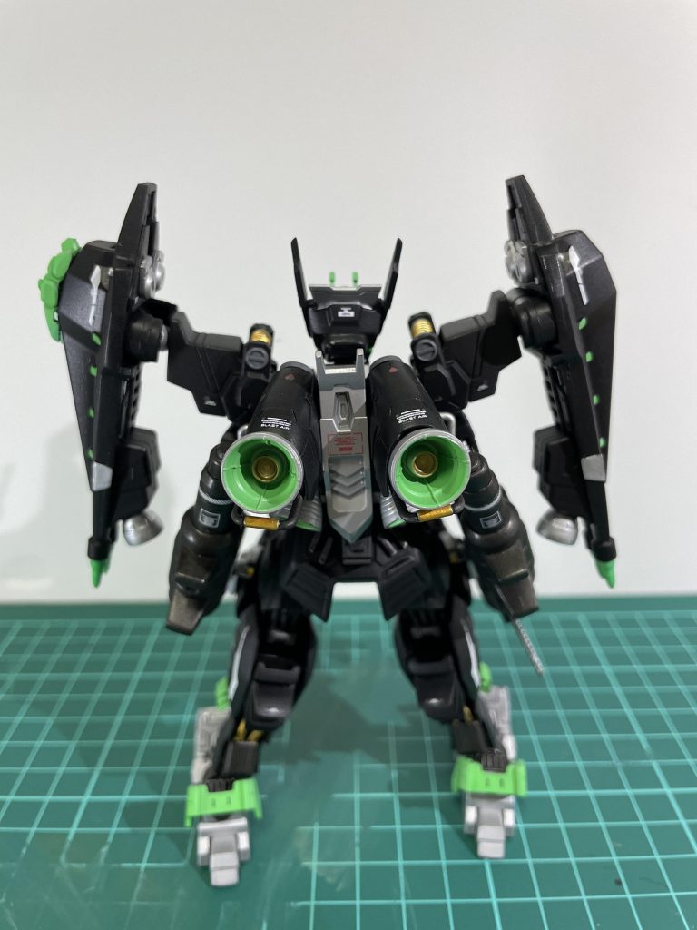 頭部はウサ耳に変更しています。YouTubeでこの加工している方がおり、カッコよ！と思いマネさせてもらいました。色んな人の作品見るの好きです。