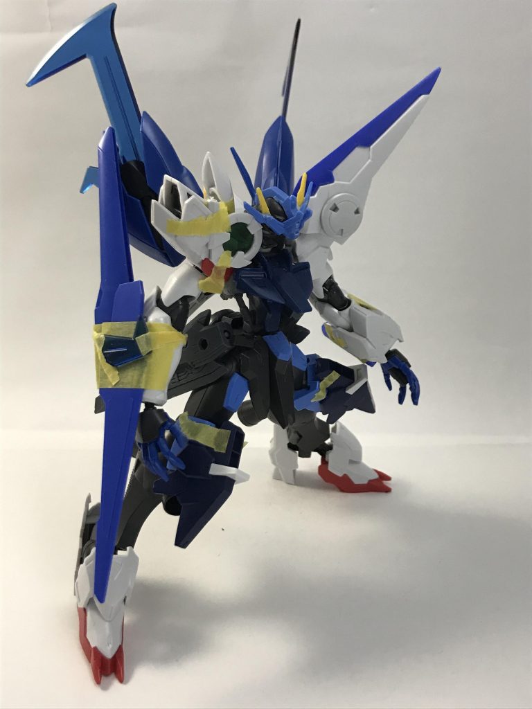 右腕のデザインには色々と迷ってました。