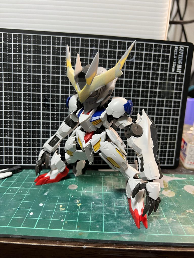 同時進行していたルプスの頭部にアンテナを付けたとこコレがベストマッチ!!バルバトスとルプスとの統一感も上がり、これにするしか道はないと思いました。