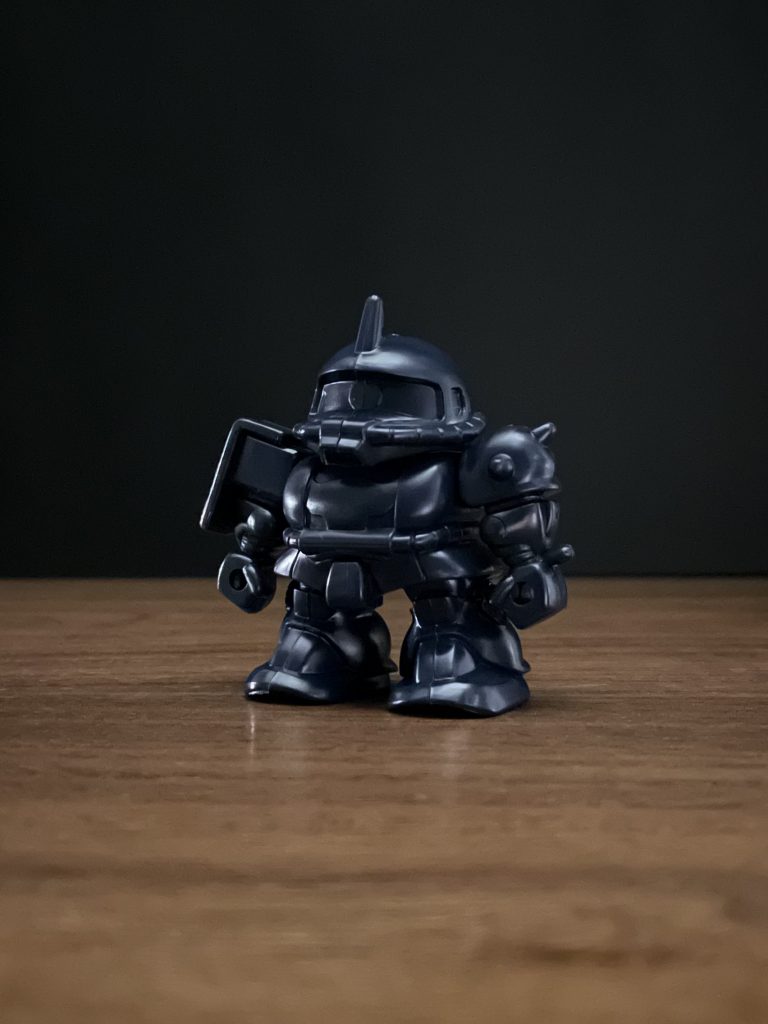 カゲニンジャシャザクは成形色が黒に近い紺でした。武者の影シリーズなどがBB戦士最初期のリデコキットとは知らずにパッケージ見て初めて気づきました。
