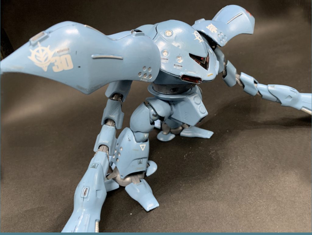 左はウサ男さんのツイートを参考にカトキマーキングシールのようなデカール作りを行いました。僕自身があまりデカールを貼る人間ではないので、すごく参考になりました。