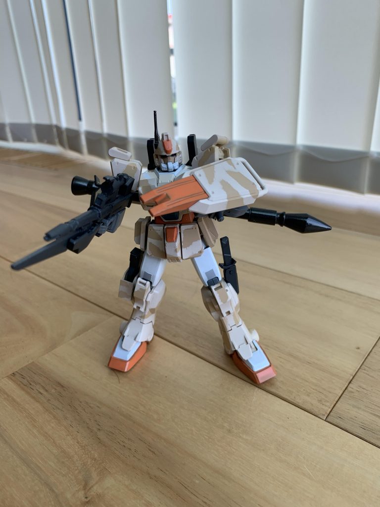 迷彩柄は一層目に、サーフェイサー1000で、目地止め、二層目にタン色をラッカースプレーにてベタ塗り。三層目は、マスキングテープを切り貼りした後から、キャラクターホワイト?色は忘れましたが、白系で薄塗りしてます。陸ジム意識のカラーリングでまとめました。本当はガンダムブレイカーでグシオンリベイクのカラーリングを参考にしたら、陸ジムいろになてもた。初投稿ですがよろしくお願いします。