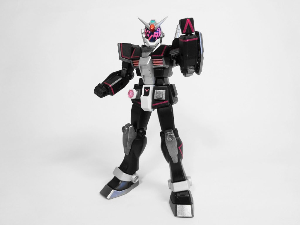 正面シンプルかつインパクトがある見た目にしたいと考えた結果、胴体はEGガンダム・頭部はジェノアスにして顔にガンダムの文字を付けました