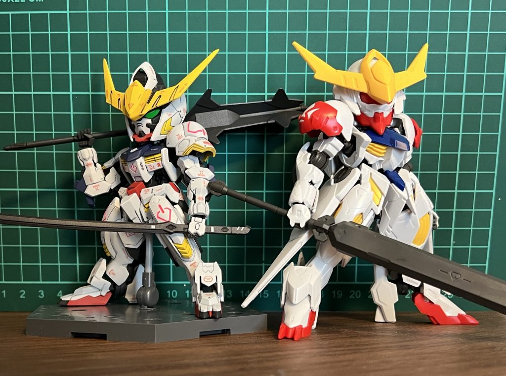 前作のバルバトスと並べてバランスをチェックしています。