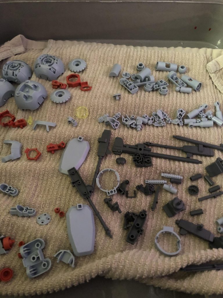 最初はパーツ洗浄、2機分だから多い💦