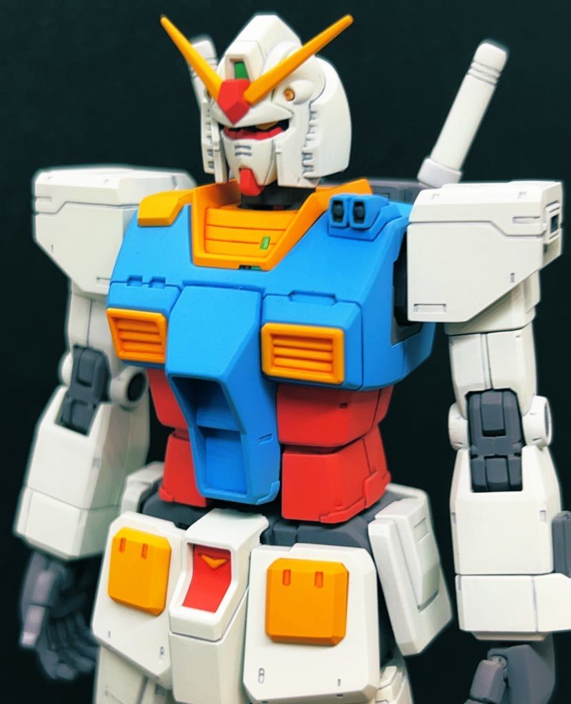 センサー部分の塗り分け等。バルカンはシルバーで良かったなと後悔