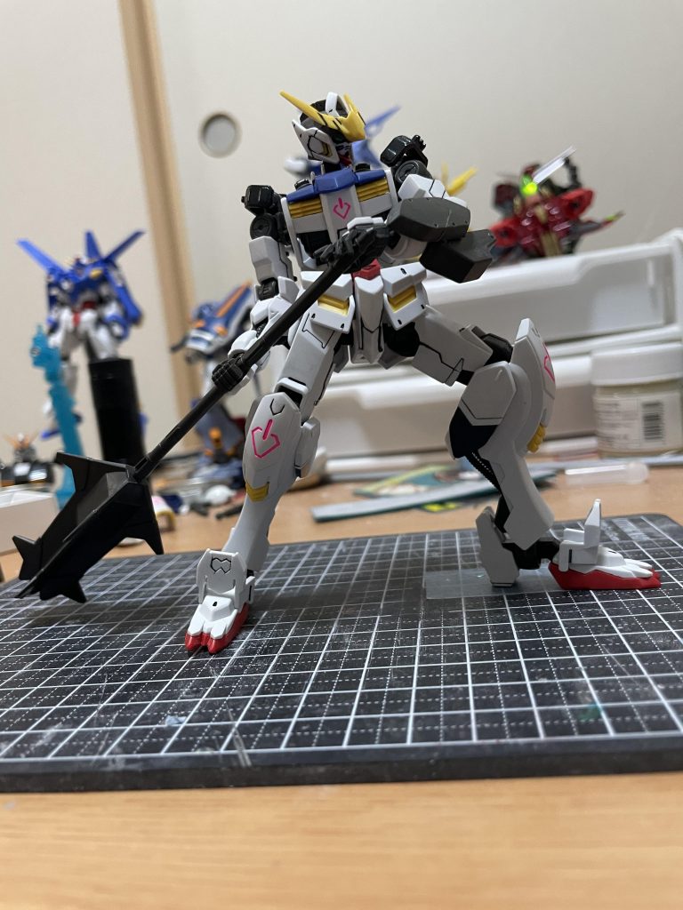 平手で支えるのも良いなと思いました。ちなみにピンクは蛍光ピンクなのでブラックライトで光ります!