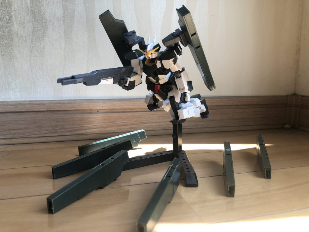 ビット展開中は頭部のスコープも展開する。パージして次の戦闘空域に向かうクレシエンテ。トランザム!!