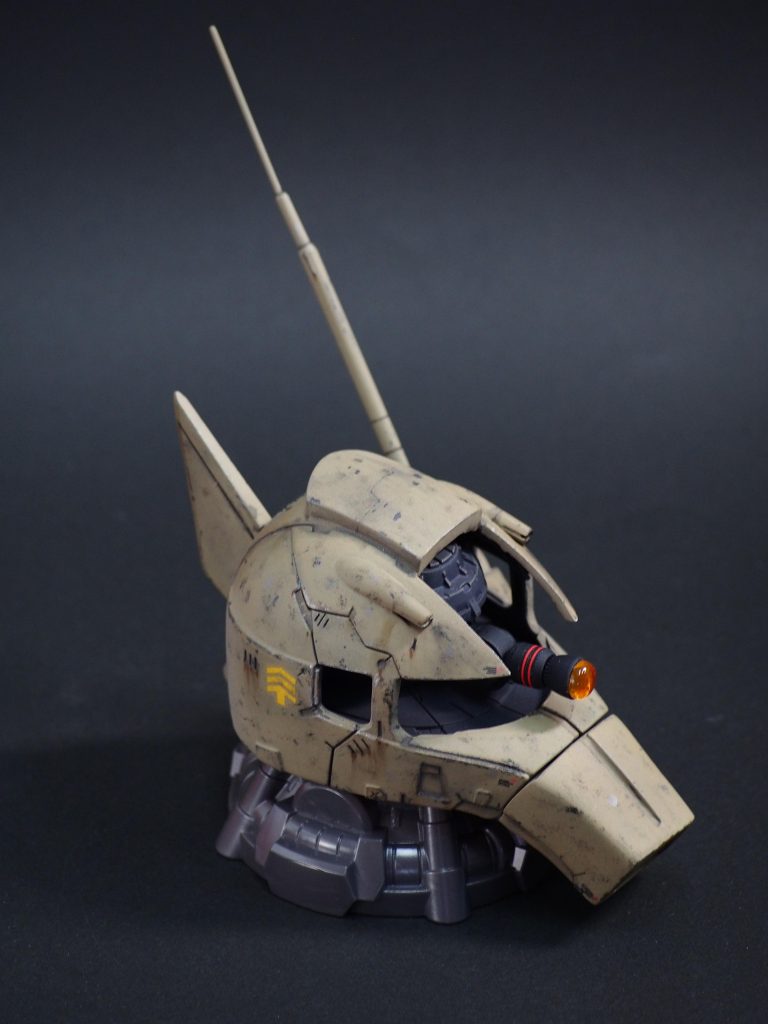 動力パイプと前頭部をオミット。オミットした前頭部は頭頂部のディテールとして取り付けています。