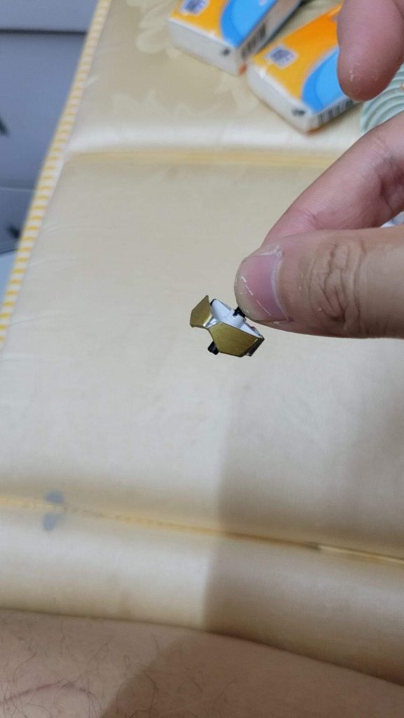 切割時保留了高達的眼睛