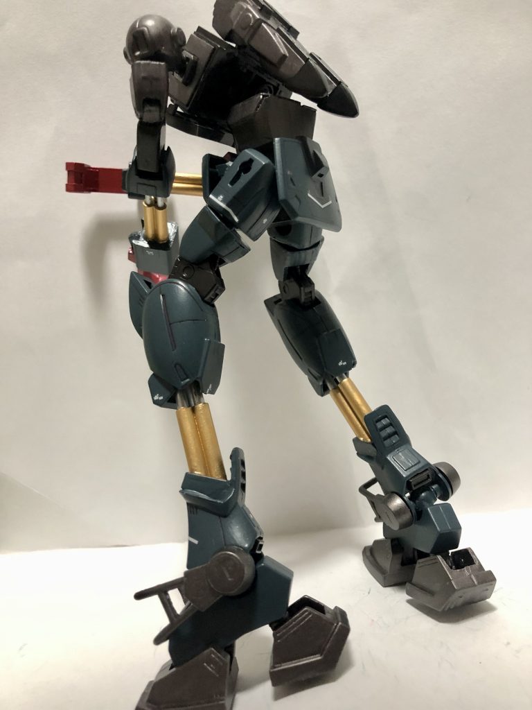 フットワークのステップタイミングを自在に切り替えられる脚部のシリンダー防御力と引き換えにヒットアンドアウェイを徹底的に強化したモードとしました