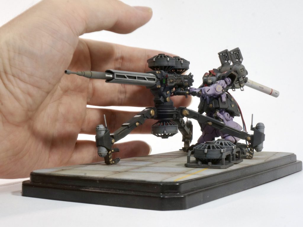 サイズ感がわかる画像ドムトロのストックもあるので、次はよりビッグガンらしく宇宙の瓦礫に鎮座するジオラマに挑戦出来ればと思っています