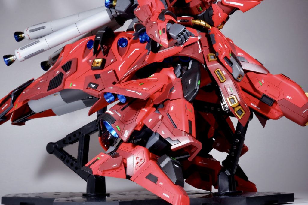 アップ画像⑤脚部はナイチンゲールとサザビーでジョイント方法や脚の長さが大きく違うので大変苦労しました。バランスを取るため、大腿はナイチンゲール、下腿はサザビーになるように加工しました。