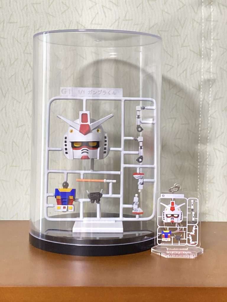 2022/07/31追記ランナーに戻してケースに入れてあげました。サイズバッチリで製品感が増して、元々こういう商品のようですw