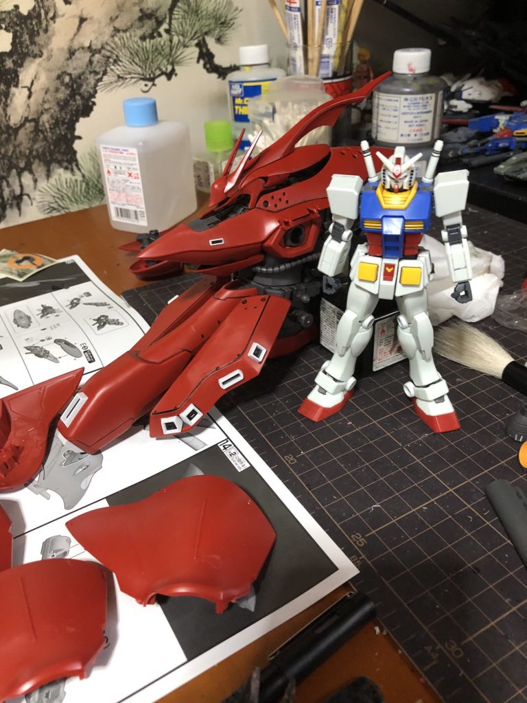 製作途中。EGガンダムと比較。もはやMAですね・・・