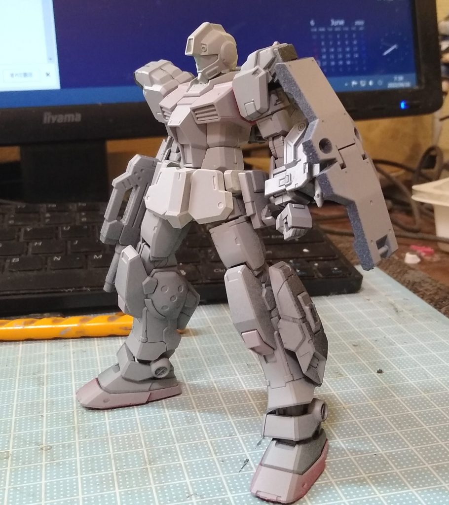 捨てサフ画像どちらも新しめのキットなのでいい感じにディテールが入ってるので今回はスジ彫りとかは無しにしました。