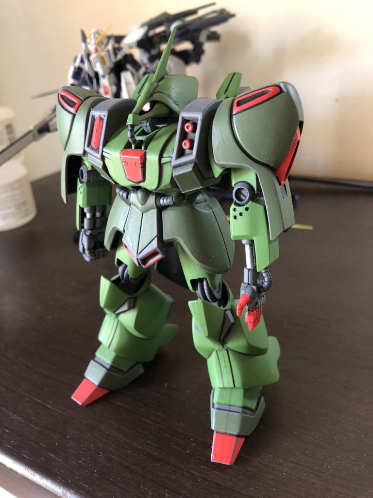 ガルスJ。ZZのMSの第1号。それまでのガザ系から一気に旧ジオン色の強いMSです。とはいえ、劇中では序盤にマシュマー機として多少活躍したものの(?)ほとんど印象が薄いです(笑)シリーズ第1作のガザDと並んで、比較的出来のいいキットではあります。