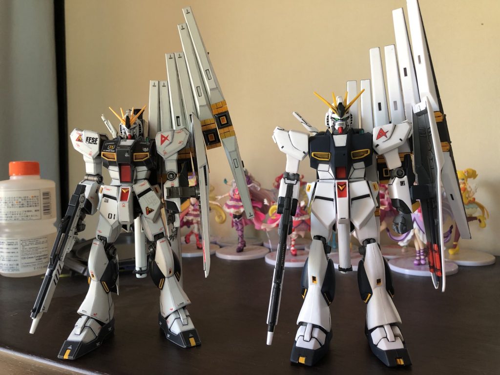 HGUCと比較。むしろ設定資料には旧キットの方が似ているか?最初に「当時の空気感を再現」とか言いましたが、やはり'88年当時のキットはまだパーツの合いや精度がいまいちでして、写真に撮ると余計にパーツの合わせ目がズビビッと出てしまいました。無塗装とはいえ、合わせ目処理くらいは必須ですね。昔の記憶ではもっも「もっさい」キットだと思ってましたが、パーツの精度やモールドが甘々なだけで、意外とスタイルとかいいキットでした。旧逆シャアといえば、あの酷いサザビーのキットも作りたくなってきたり(笑)でわ、股にて。