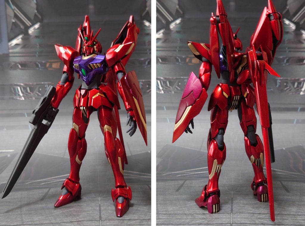 ガンダムレギルス(MEMORY OF EDEN)の前後ろ。形状はほぼ弄らず、一部パーツの尖らせと、頭部ビームバルカン部に市販のレンズパーツ取り付け。下記の内容で、スプレー塗装しました。トップコート後の研ぎ出しや磨き作業は行っていないので、厳密にはキャンディ塗装ではないかもしれませんが、まあメタリック塗装の1パターンということで。■塗装工程赤:黒サフ→シャインシルバー→クリアレッド→クリアレッド→光沢紫:黒サフ→シャインシルバー→メタリックパープル→光沢ピンク:黒サフ→シャインシルバー→フロストピンク→フロストピンク→光沢黒:黒サフ→ファントムグレー→つや消しレギルスライフル、手首ビームバルカン:黒サフ→MS連邦グレー→つや消し金:黒サフ→ブラック→メタルゴールド→光沢センサー類、その他部分塗装:ガンダムマーカーと付属シール、市販のシール素材エフェクト各種:根本側にMSホワイト、先端側にクリアイエロー→蛍光イエロー