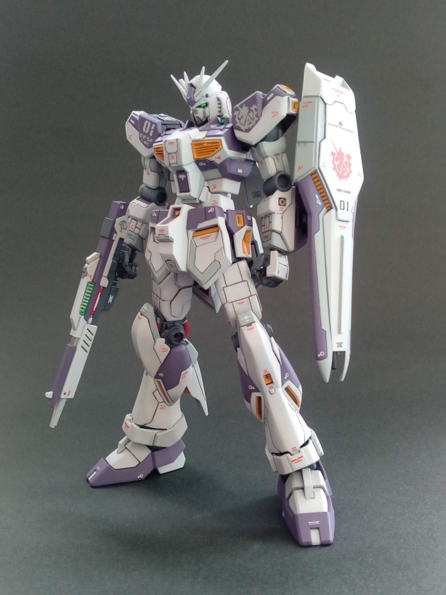 エントリーグレード νガンダム｜マッドさんさんのガンプラ作品｜GUNSTA