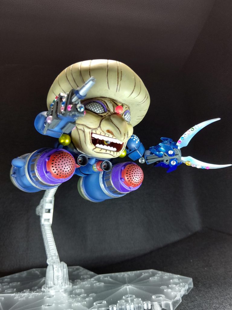 口内の拡散ビーム砲は長い鼻を焦がさぬよう最初直噴で、それから広がる都合のよいジオン脅威のメカニズムw額のイボはエメリウム光線になる…？…とは、あくまで連邦兵士の噂。