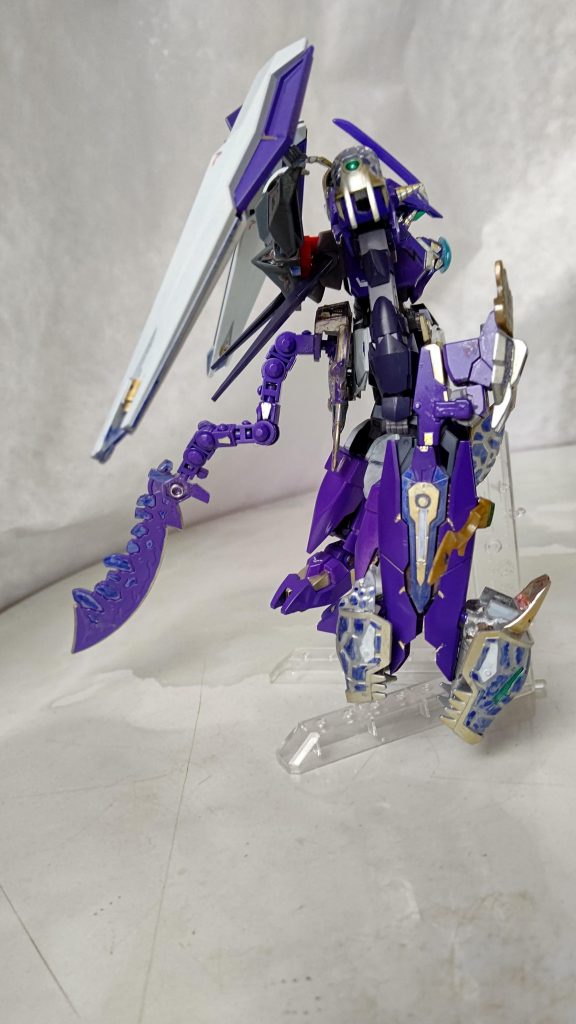 アルス君は「わざわざ接近しなければいけないのは無駄なリスクではないですか?」なんて浪漫を欠くセリフ言いそう、なので腕パーツを大砲に付けて威力アップとかそんな感じ。口内ドリルがドッズ効果付与しそう。