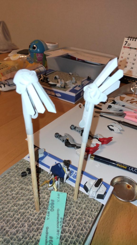 ショルダーの飾りとスカートはプラ版にて作製。