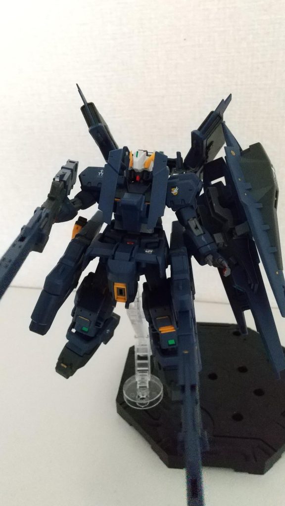 ただ、このAOZの機体はどれもかっこいいので大好き。いろいろ組み替えたりするのも楽しい。合体変形ロボは少年の夢が詰まっている!