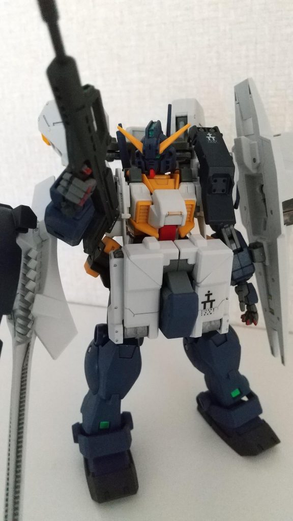 プリムローズは基本のホワイトなんですが、あえてそのままにしてみました。（仮組みしたらかっこよかったんです）