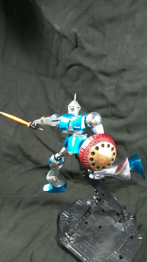 ガンマカスプレーがないのでマーカー直塗りしましたが、やっぱり全塗装にはむかないですね。塗りむらがハンパなく筆塗りで修正するも、下地が溶けてメッキ感が薄れてしまいました。まあ、技術がないだけの話ですけど