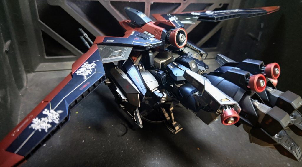 ポージングの時に腕周りが若干気になる点はありますが、色分け完璧で情報量も非常に多く、何より作りやすい！　良キットです。アレンジ効いててシルエットはアニメ準拠よりこちらの方が断然好みです昨今のガンプラ品薄状態もあり、皆さんも是非！！……と簡単に言いにくいですが、入手する機会がありましたら作成オススメします。