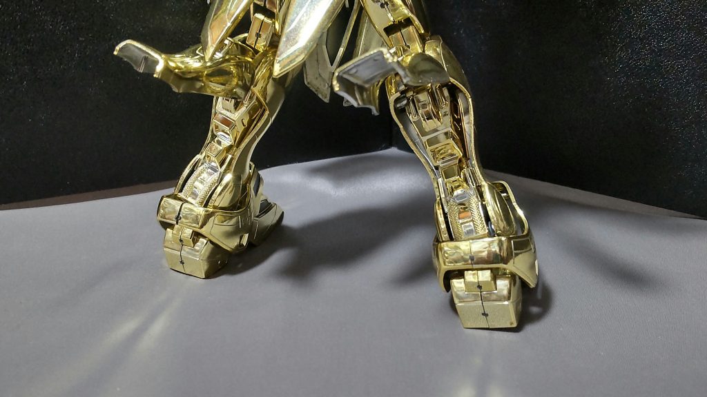 旧キットとはいえ、脛のバーニアが展開出来るのは地味に優秀なポイントです。