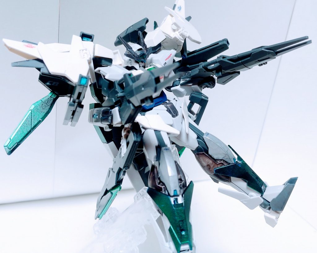 ビームライフル ×2Eパック方式を採用した標準的な射撃武装で、同型のものを二丁携行する。銃身下部にはビームキャノンとの連結ギミックを持つ。非使用時は二丁を連結して後腰部に懸架する。